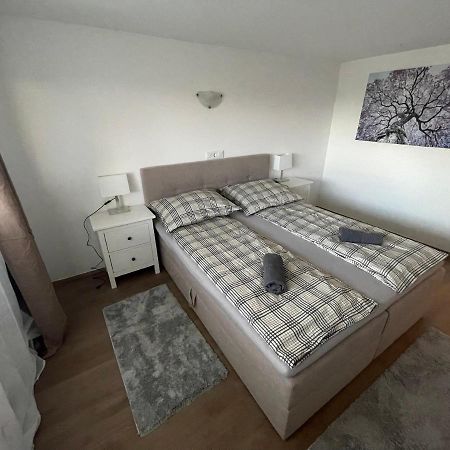 Malibu Apartman Miskolc Esterno foto