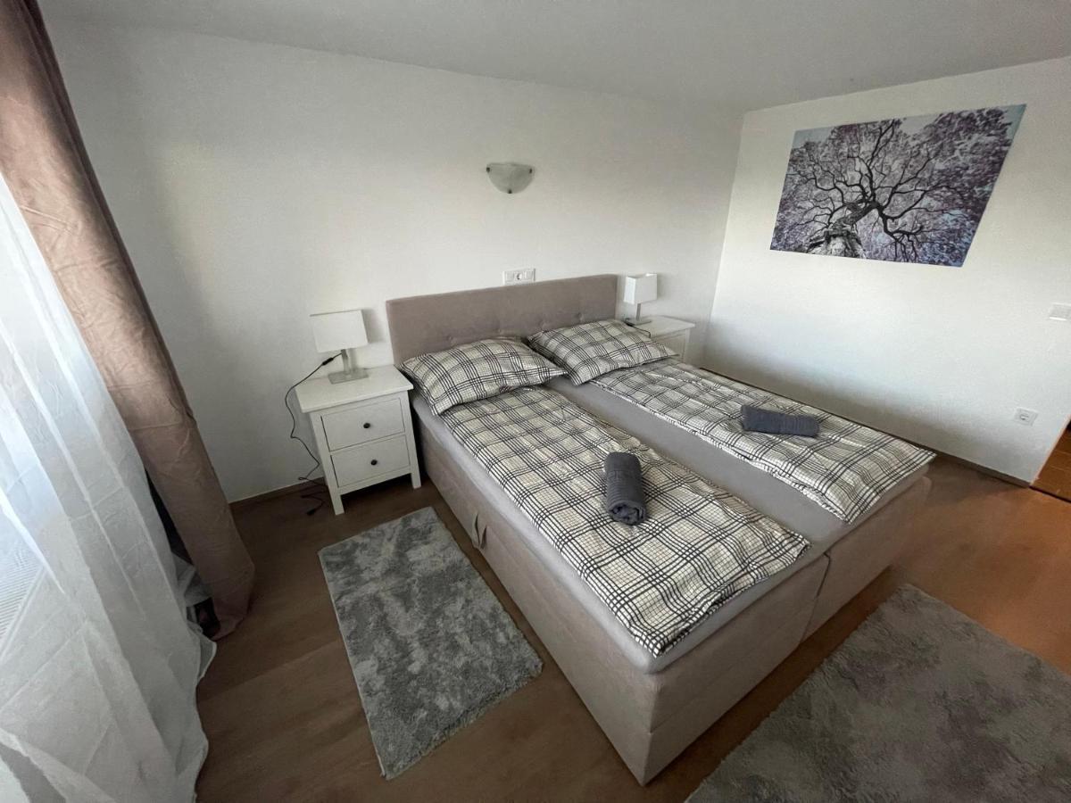 Malibu Apartman Miskolc Esterno foto