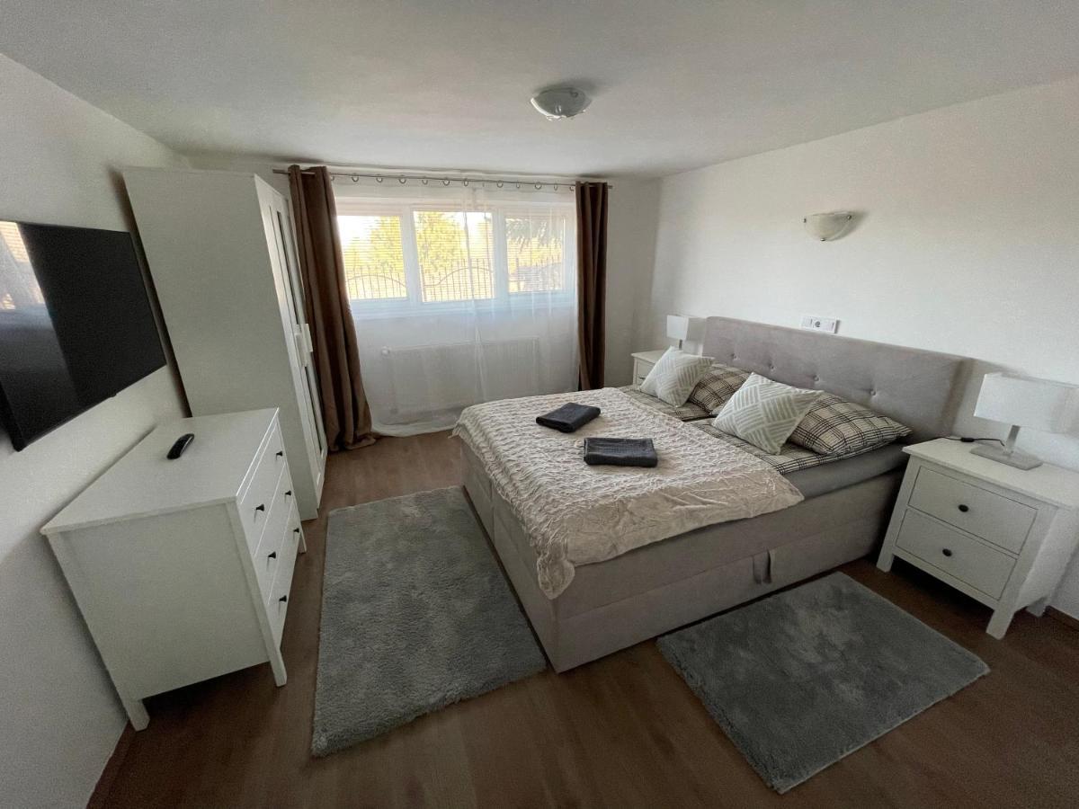 Malibu Apartman Miskolc Esterno foto