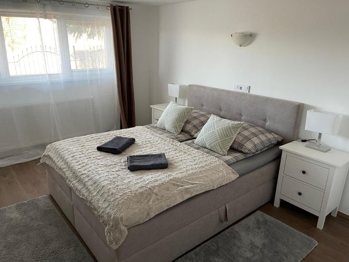 Malibu Apartman Miskolc Esterno foto